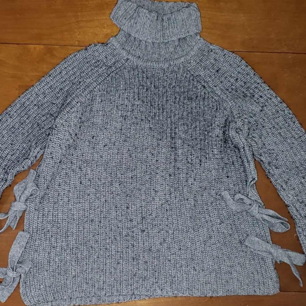GRAY UGG SWEATER